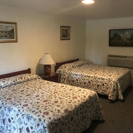 Evergreen Inn- Motel And Rv Park Pratt エクステリア 写真