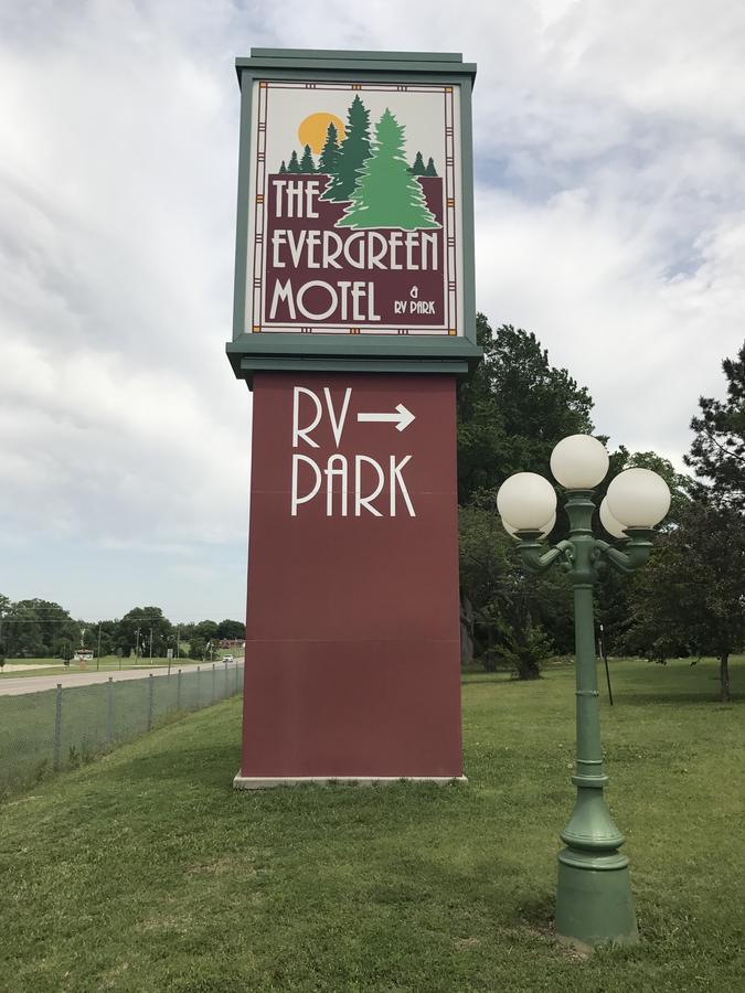 Evergreen Inn- Motel And Rv Park Pratt エクステリア 写真