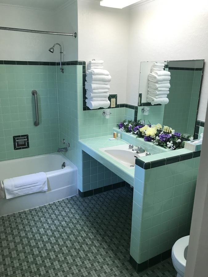 Evergreen Inn- Motel And Rv Park Pratt エクステリア 写真